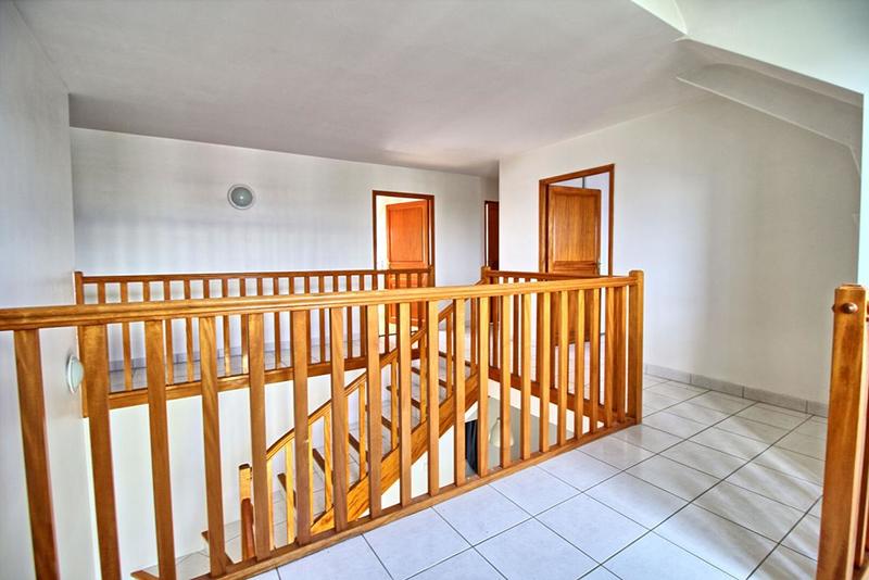 Maison - 240 m² - 9 pièces