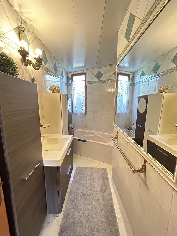 Maison - 98 m² - 5 pièces