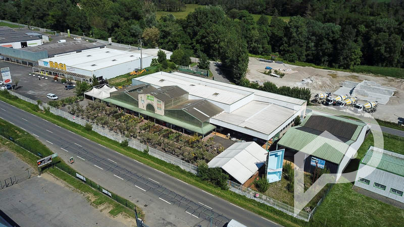 Local commercial - 2 100 m²