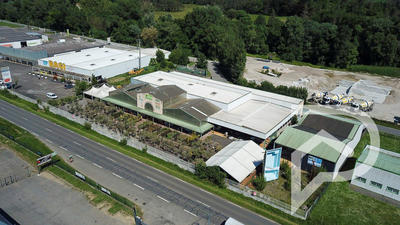 Local commercial - 2 100 m²