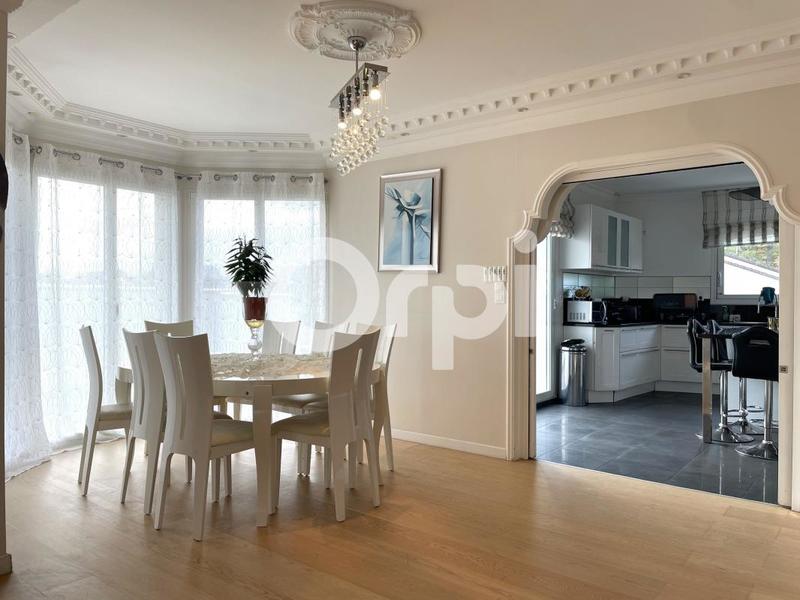 Maison - 265 m² - 7 pièces