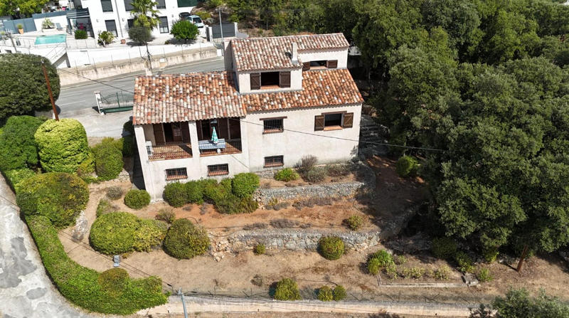 Maison - 270 m² - 5 pièces