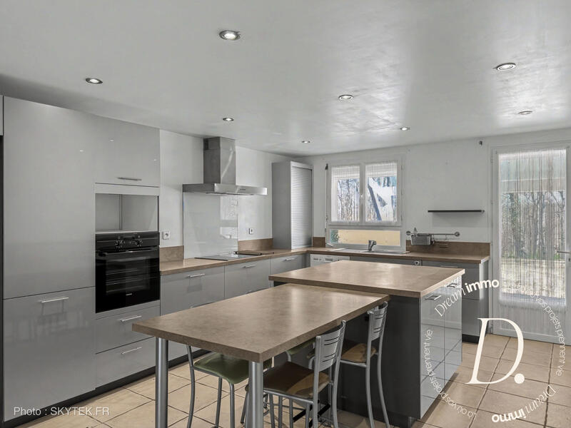 Maison - 274 m² - 9 pièces