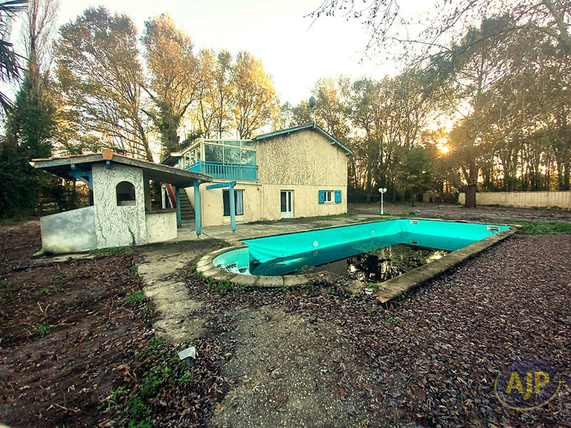 Maison - 212 m² - 9 pièces