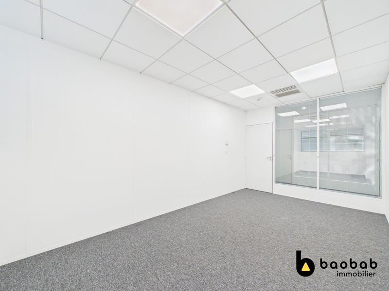 Bureau - 251 m²