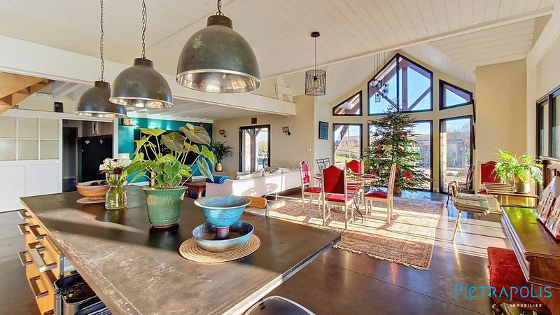 Villa - 239 m² - 7 pièces