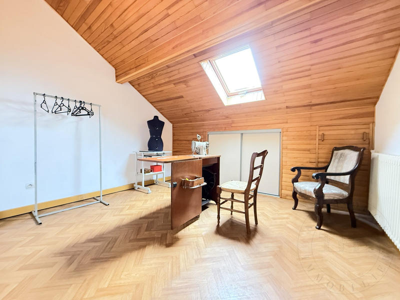 Maison traditionnelle - 282 m² - 8 pièces