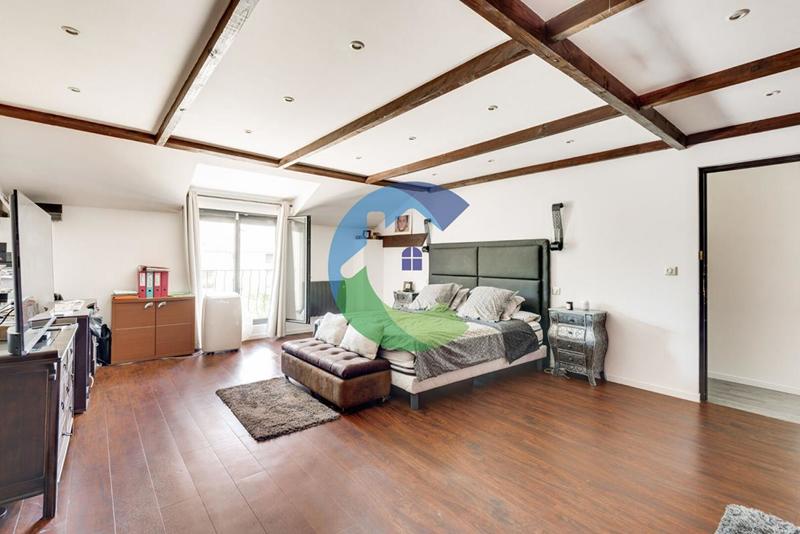 Maison - 247 m² - 7 pièces