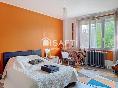 Maison - 219 m² - 8 pièces