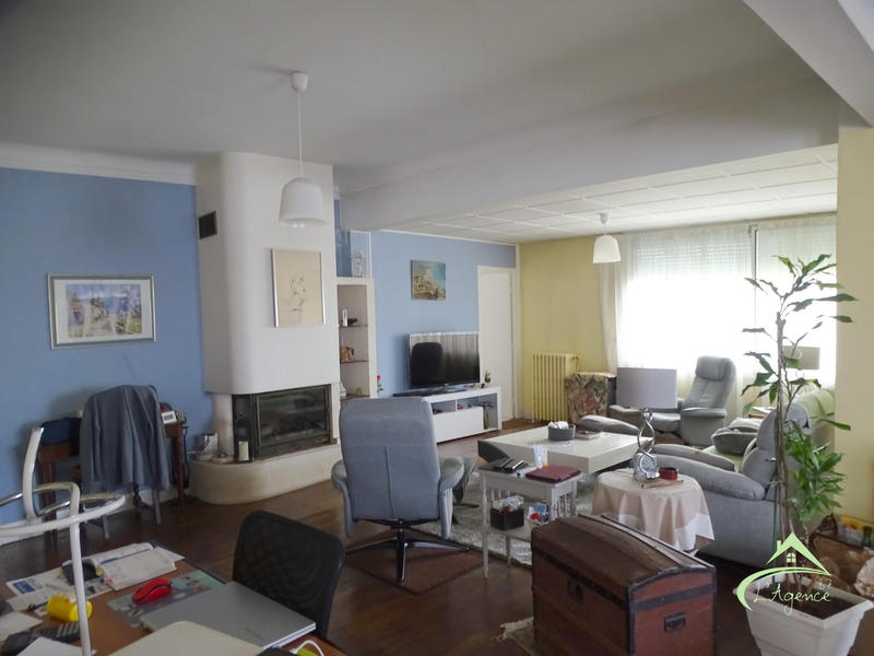 Maison traditionnelle - 302 m² - 8 pièces