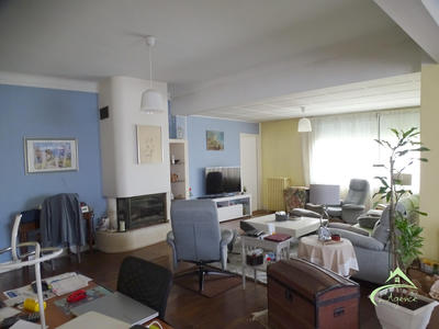 Maison traditionnelle - 302 m² - 8 pièces