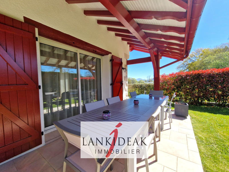 Maison - 204 m² - 6 pièces