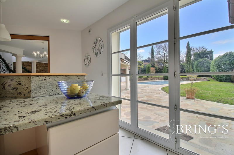 Maison - 364 m² - 12 pièces