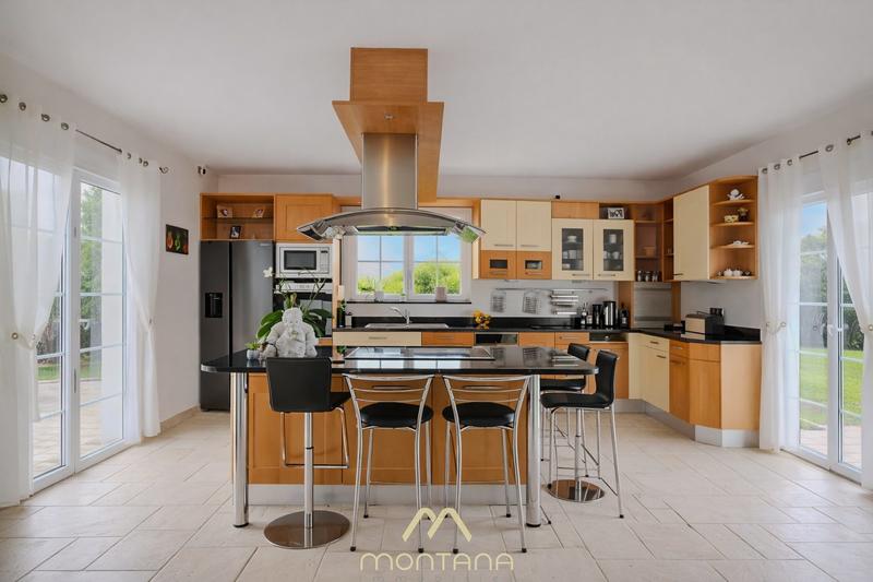 Maison - 226 m² - 7 pièces