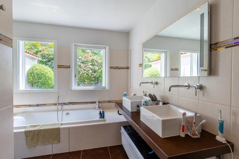 Villa - 180 m² - 6 pièces