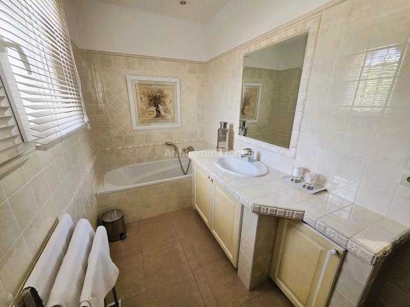 Maison - 226 m² - 7 pièces