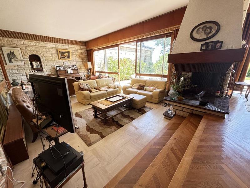 Propriété - 323 m² - 17 pièces