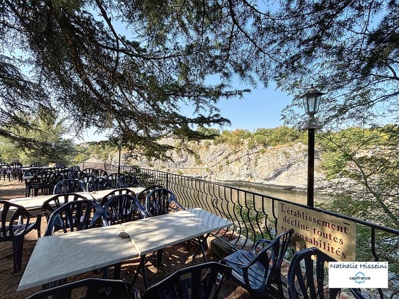 Fonds de commerce - 832 m²