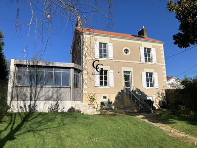 Maison - 180 m² - 8 pièces
