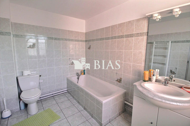 Maison - 239 m² - 7 pièces