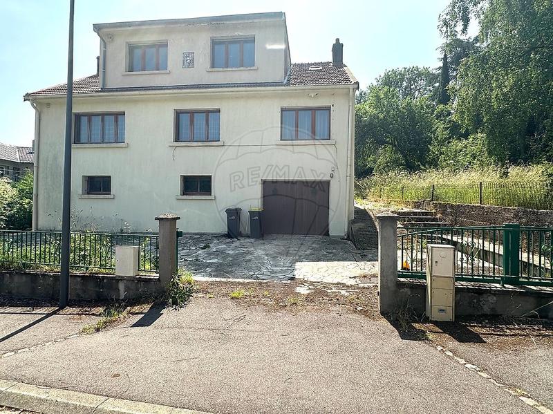 Maison - 181 m² - 9 pièces