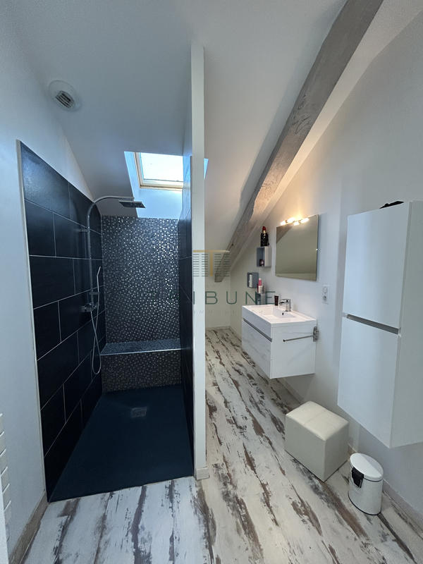 Maison - 262 m² - 9 pièces