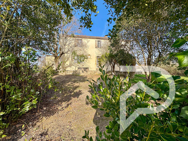 Maison - 260 m² - 7 pièces