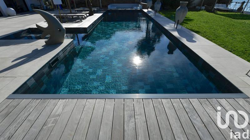 Maison - 240 m² - 7 pièces