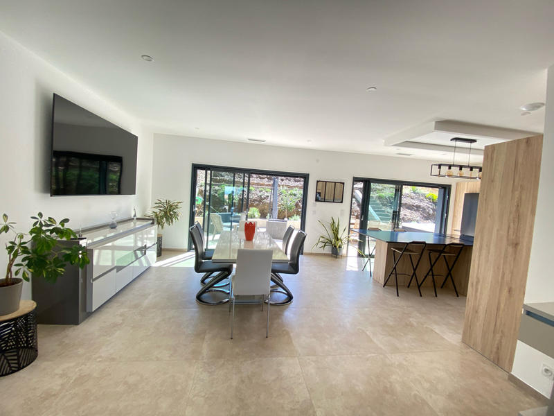 Maison - 230 m² - 5 pièces