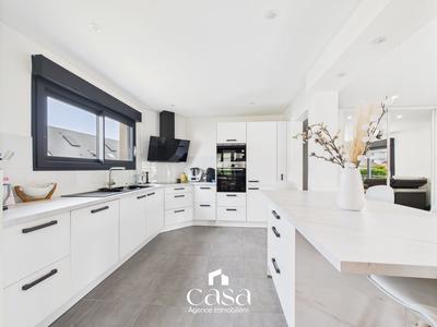 Maison traditionnelle - 208 m² - 9 pièces