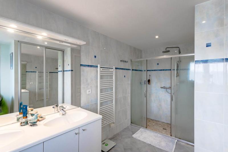 Propriété - 374 m² - 15 pièces