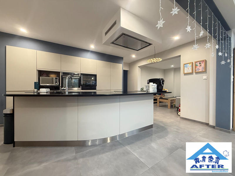 Maison - 187 m² - 9 pièces