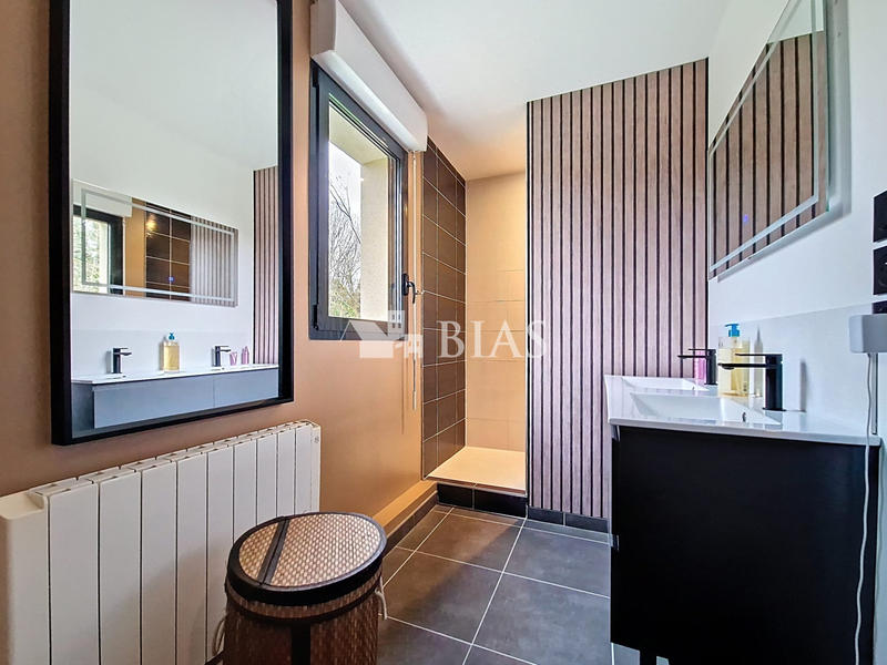 Maison contemporaine - 197 m² - 7 pièces