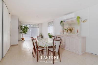 Maison - 185 m² - 6 pièces