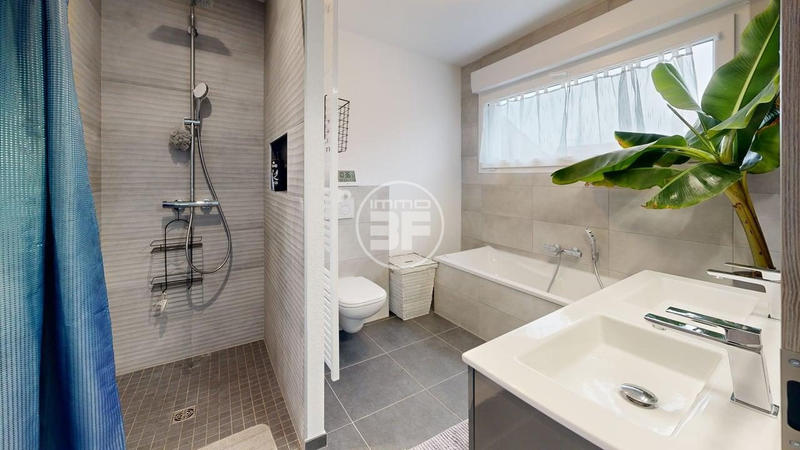 Maison - 250 m² - 7 pièces