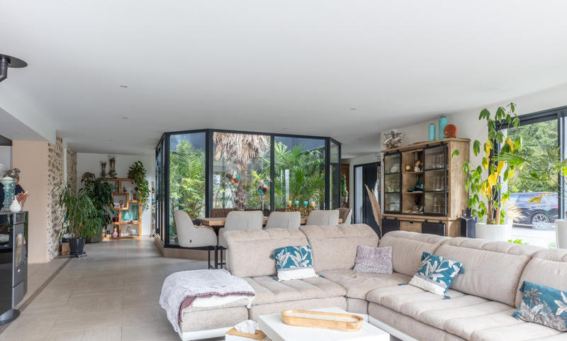 Maison - 243 m² - 7 pièces