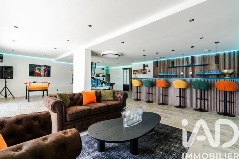 Maison - 370 m² - 7 pièces