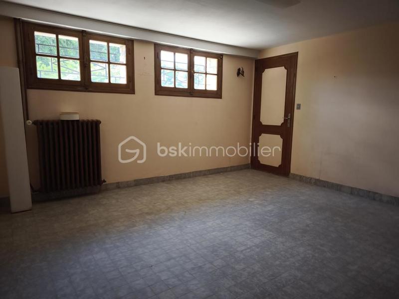 Maison traditionnelle - 184 m² - 5 pièces