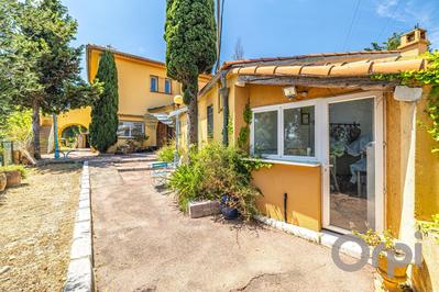 Villa - 205 m² - 6 pièces