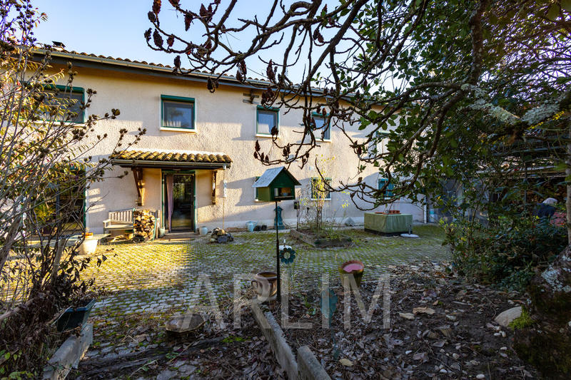 Maison - 440 m² - 9 pièces