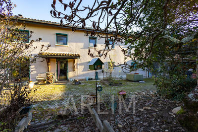 Maison - 440 m² - 9 pièces