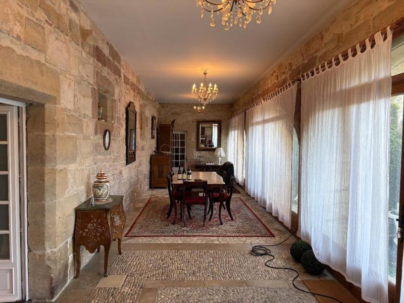 Château - 450 m² - 16 pièces