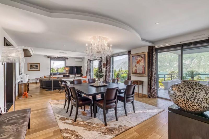 Maison - 452 m² - 12 pièces