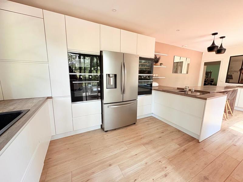 Maison - 201 m² - 8 pièces