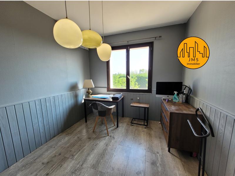 Maison - 240 m² - 8 pièces