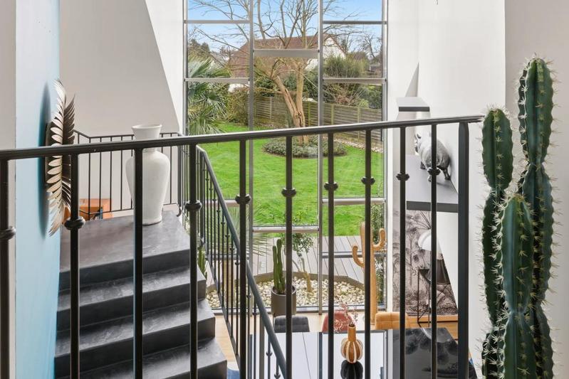 Maison - 235 m² - 7 pièces