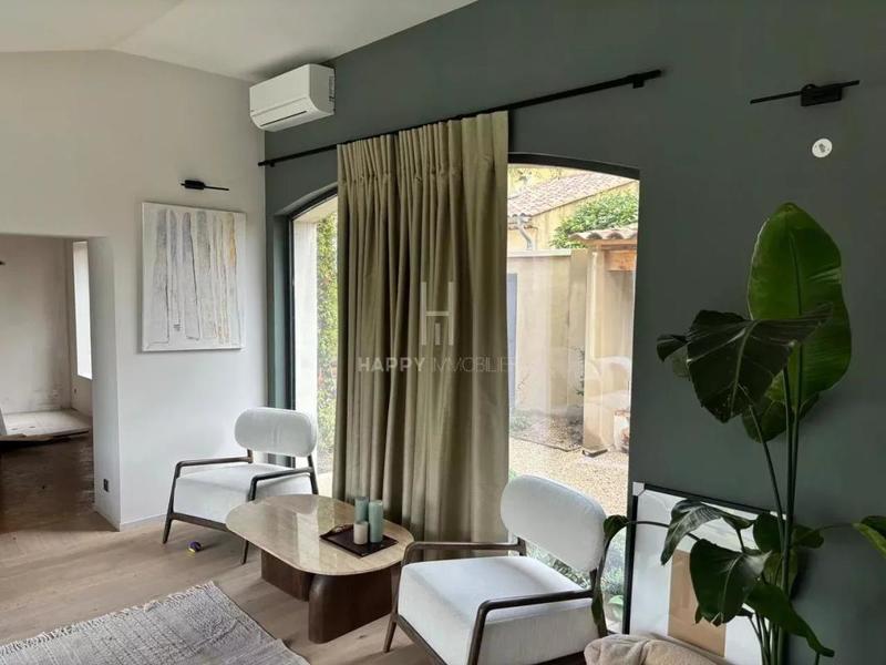 Maison - 220 m² - 7 pièces