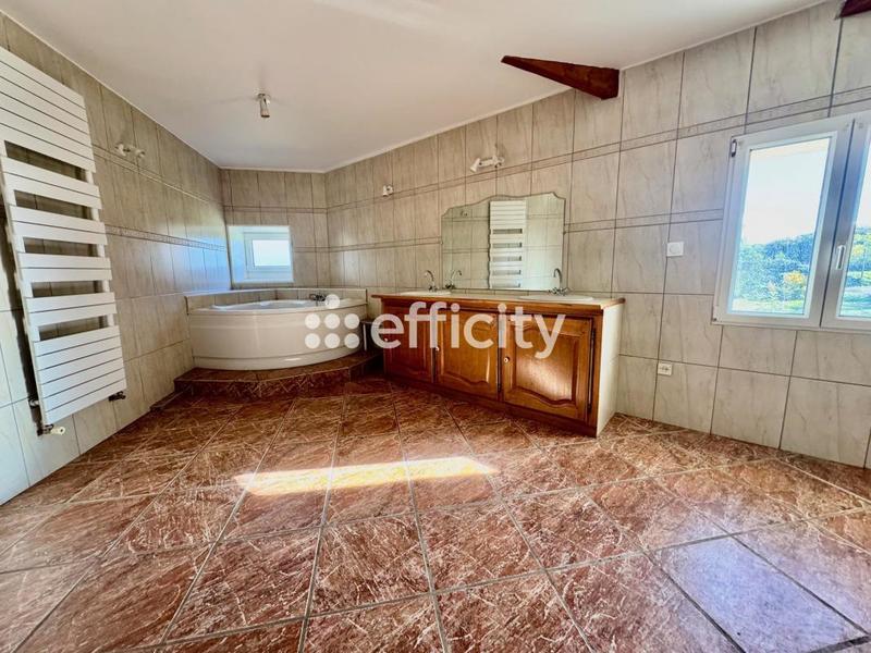 Maison - 197 m² - 9 pièces