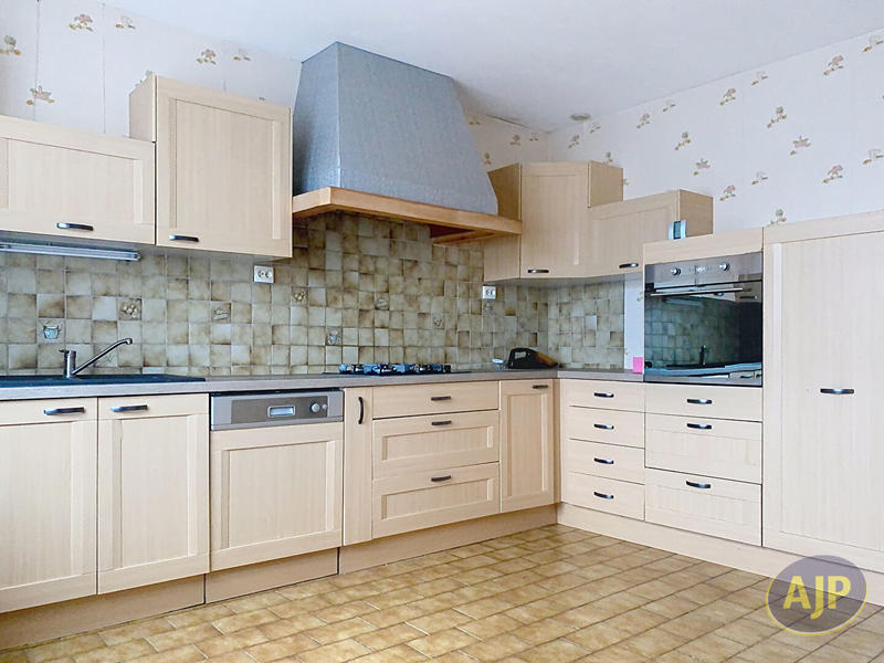 Maison - 93 m² - 5 pièces