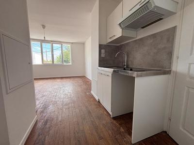 Maison - 300 m² - 15 pièces